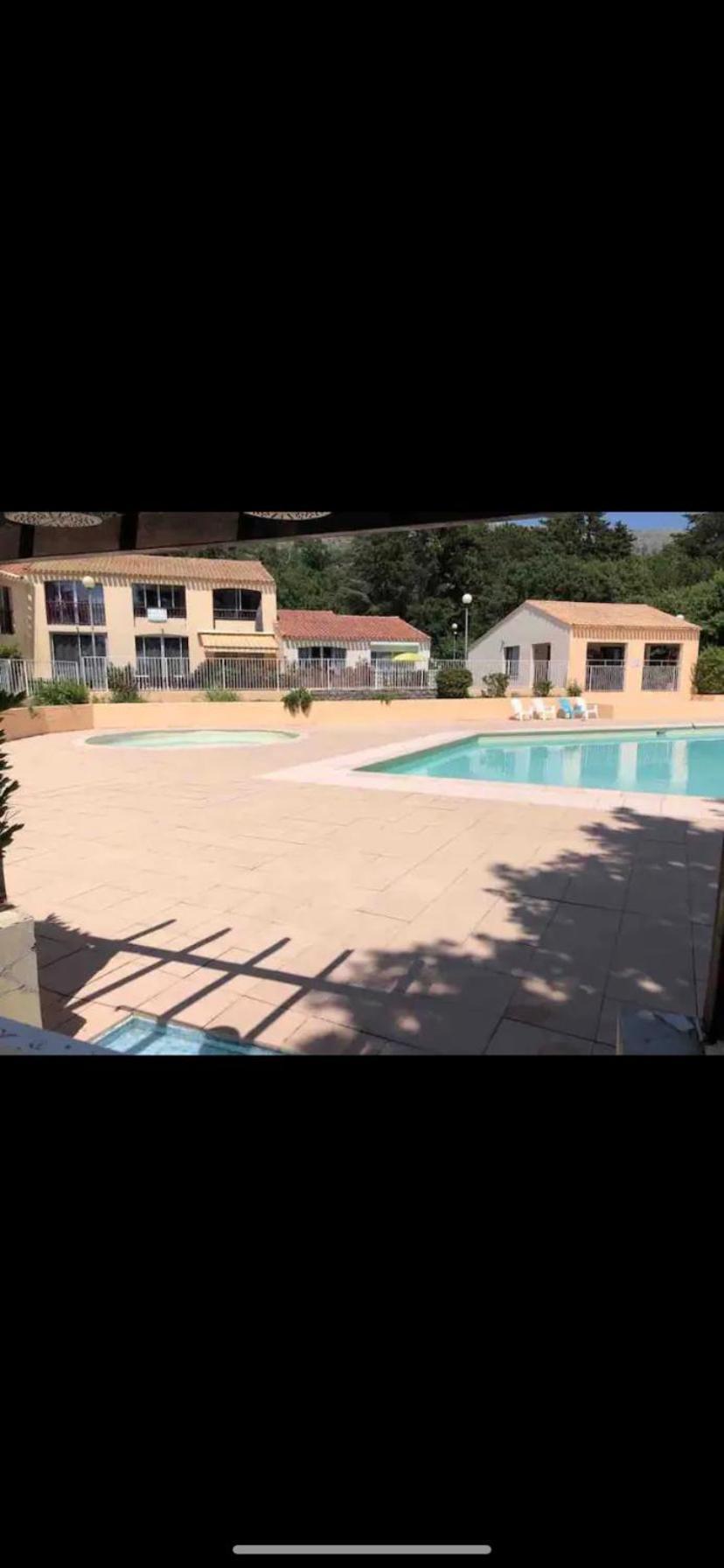 Maisonnette Dans Belle Residence Saint-Vallier-de-Thiey Extérieur photo