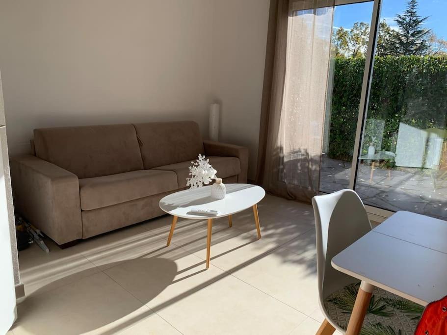 Maisonnette Dans Belle Residence Saint-Vallier-de-Thiey Extérieur photo